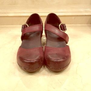 Women’s Mary Jane danskos